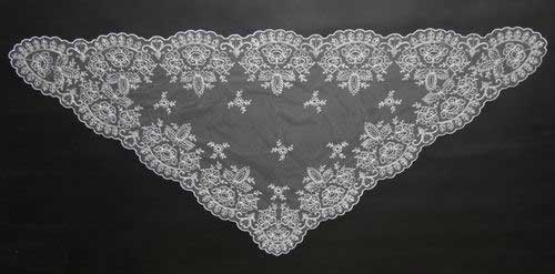 Triangular Spanish Shawl Machine Embroidered. Ref.6408-10. Dimensions 60cm X 125cm